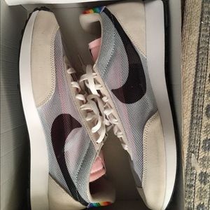 Be True Nike Tailwind